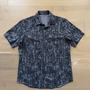 Lululemon Men’s Airing Easy Button Down Shirt Medium Gray Abstract